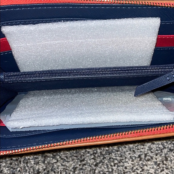 Tommy Hilfiger Wallet - Picture 2 of 3